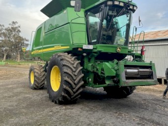 2006 John Deere 9660STS with 40Ft Macdon D65 on trailer