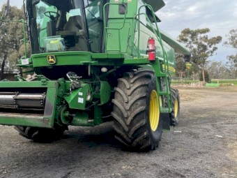 2006 John Deere 9660STS with 40Ft Macdon D65 on trailer