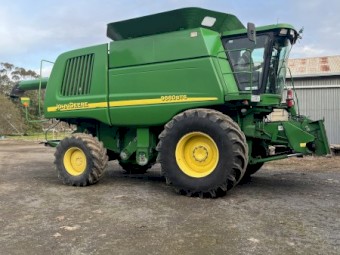 2006 John Deere 9660STS with 40Ft Macdon D65 on trailer