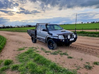 2014 4x4 Toyota SR hilux Space-Cab
