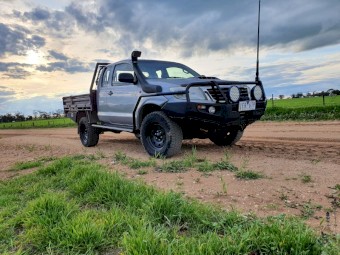 2014 4x4 Toyota SR hilux Space-Cab