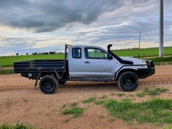 2014 4x4 Toyota SR hilux Space-Cab