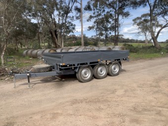 Flat top trailer with sides