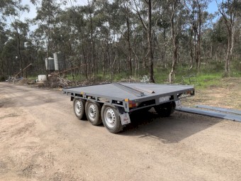 Flat top trailer with sides