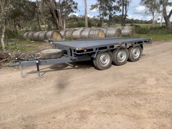 Flat top trailer with sides