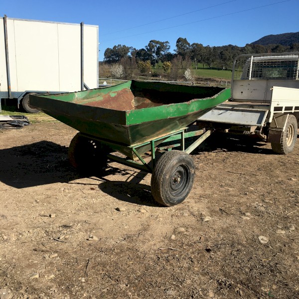 Thornton Trailing Grain/Pellet Feeder