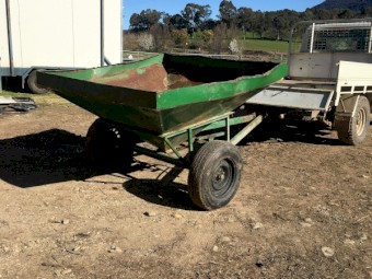 Thornton Trailing Grain/Pellet Feeder