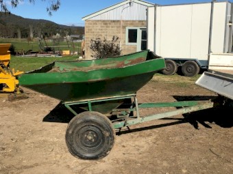 Thornton Trailing Grain/Pellet Feeder