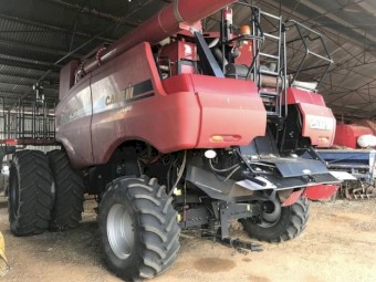 Case IH 7120 Header plus Case IH 2152 40ft Front with Trailer