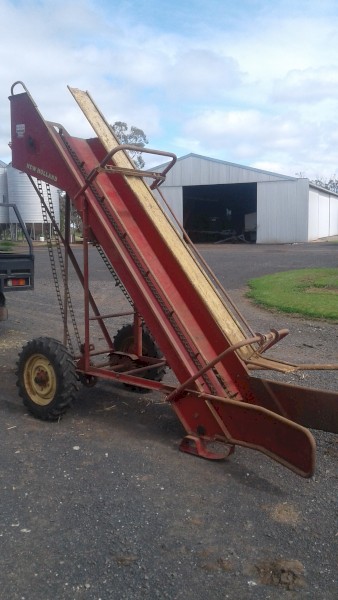 New Holland 470 Bale Loader
