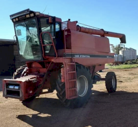 1994 Case IH 1660 Header with 30ft MacDon Draper Front on Trailer