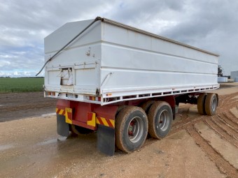 Under Auction - (A210) Tipping flat top super dog 7.3m (24ft) 