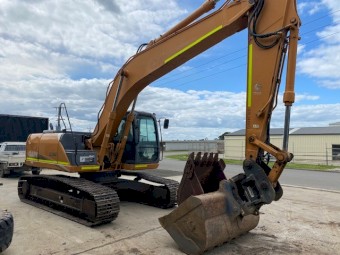 CX210B WITH TILTING HITCH 2 BUCKETS