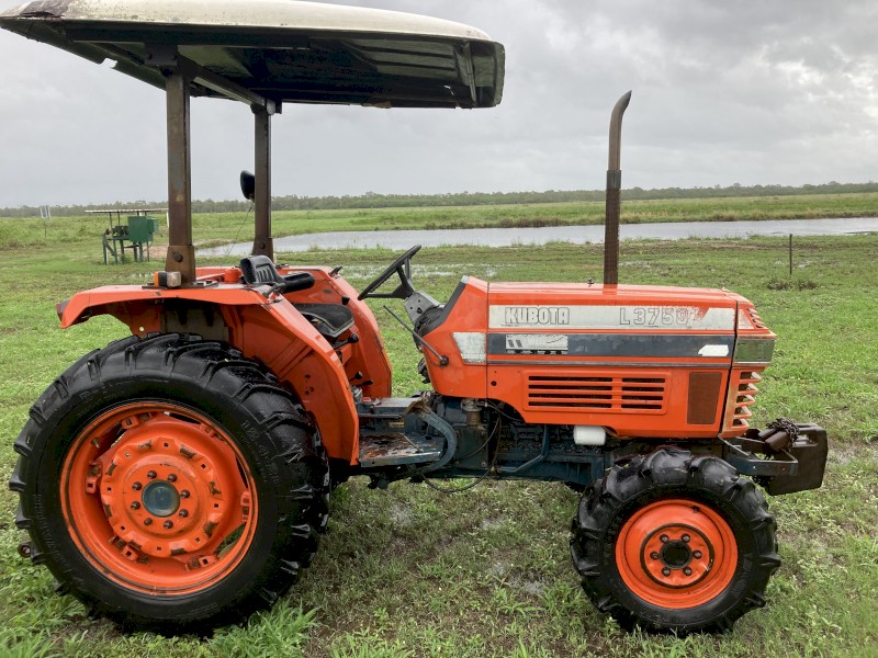 Kubota L3750 4WD Tractor With 5Ft Slasher