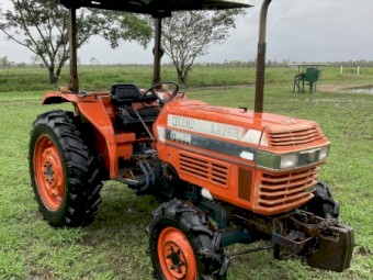 Kubota L3750 4WD Tractor With 5Ft Slasher