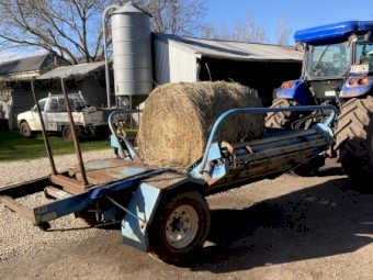 Pearce hay feeder round bale