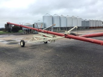 Farm King 10-60 Swing Away Auger