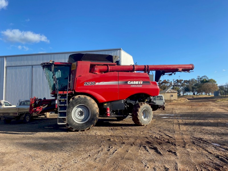 2013 Case 9230 Header with 2013 45ft Macdon Front and Trailer