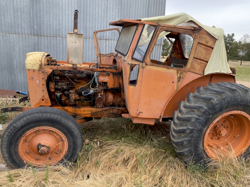 Chamberlain 9G industrial tractor