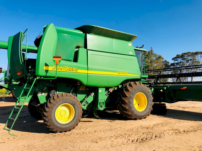 John Deere 9760 STS Header