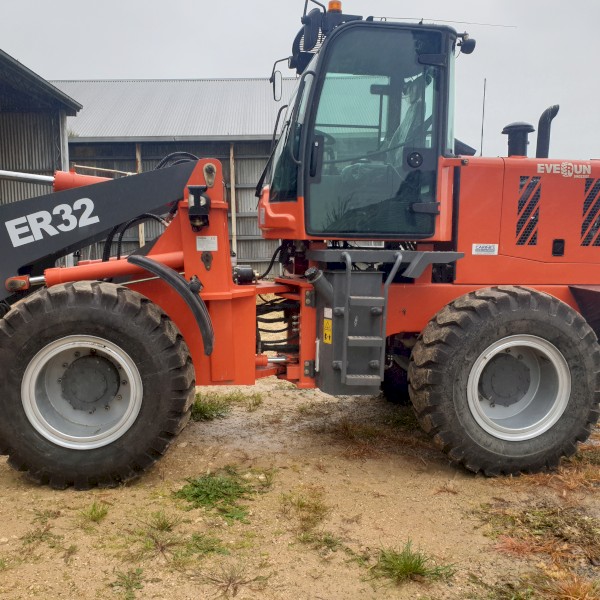 Everun ER32 Loader Ready for hay season
