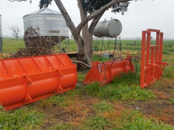 Everun ER32 Loader Ready for hay season