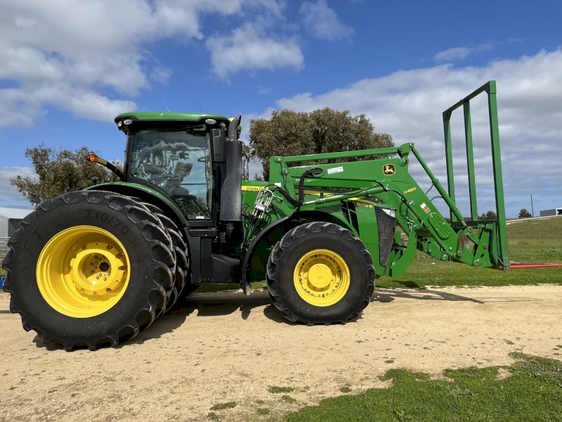 2018 John Deere 8270R