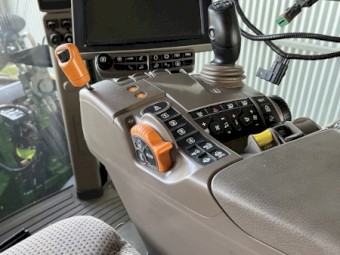 2018 John Deere 8270R