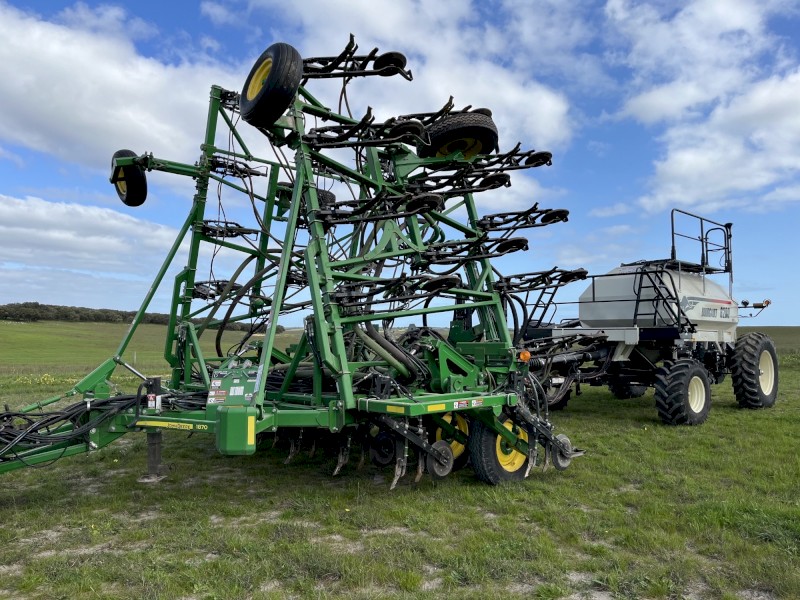 2018 John Deere 1870 Conserva pak Bar