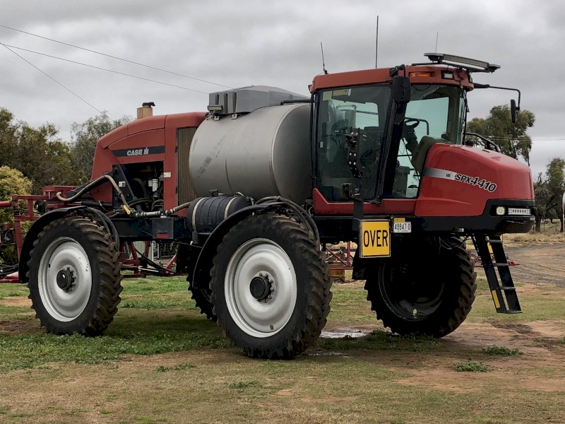 2004 Case Patriot 4410 Self Propelled Boom Spray