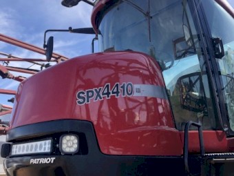 2004 Case Patriot 4410 Self Propelled Boom Spray