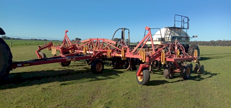 Bourgault 8810 Air Seeder with 6200 Air Cart | Farm Tender