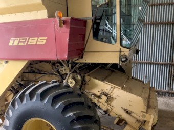 New Holland TR 85 Harvester