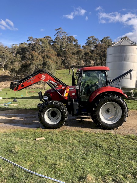 2015 Case IH Maxxum 125 tractor with Challenge Prime Lift 50 Loader