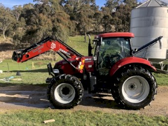 2015 Case IH Maxxum 125 tractor with Challenge Prime Lift 50 Loader