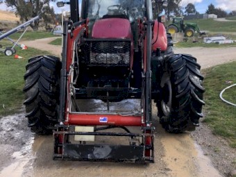 2015 Case IH Maxxum 125 tractor with Challenge Prime Lift 50 Loader