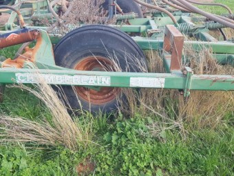 John Deere 547 Air Seeder