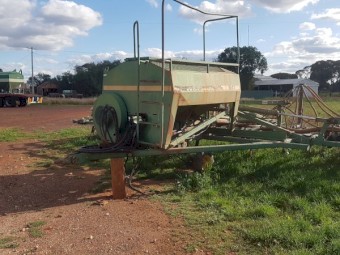 John Deere 547 Air Seeder