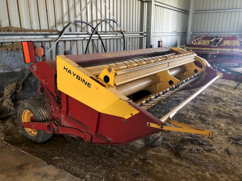 Like New - New Holland  1465 Haybine
