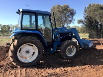 New Holland Ford 5640 FEL FWA Tractor