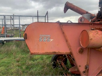 Massey Ferguson Sunshine 585 Harvester