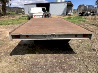 Flat top trailer with stock crate.