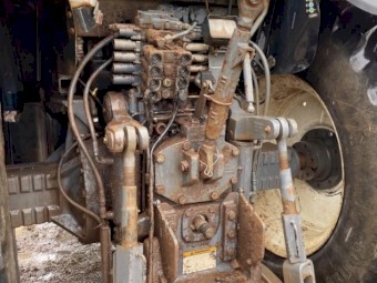 New Holland 8870 Tractor