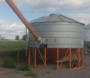 Sherwell 240 bag Auger Field Bin