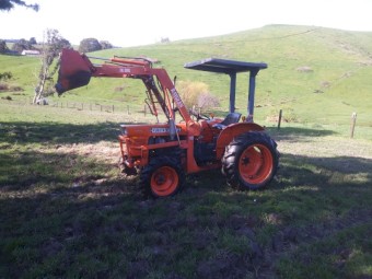 1992 Kubota L245DT with loader   1135 hours (would suit small farmer or orchardist)