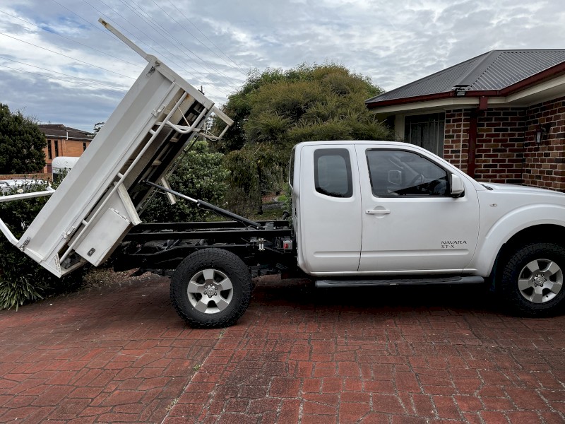 2014 Nissan Navara D40 ST-X 4WD Turbo Manual King Cab with Extra-Large Tipper Tray and Aluminium Tool Boxes