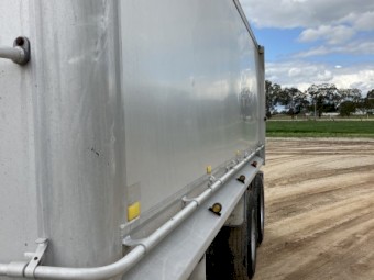 Barry Stoodley Super Dog Tipper and Matching Tipper body