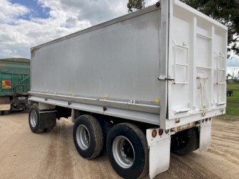 Barry Stoodley Super Dog Tipper and Matching Tipper body