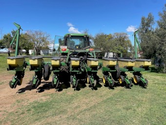 John Deere 7300 MaxEmerge 2 Disc Planter