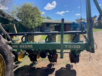 John Deere 7300 MaxEmerge 2 Disc Planter